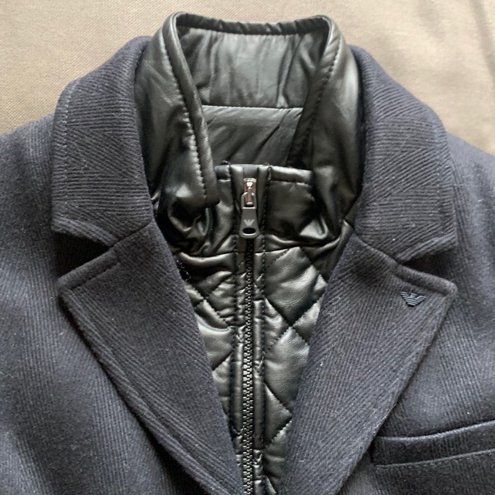 Armani Junior blazer size 10 in black - Picture 3 of 6